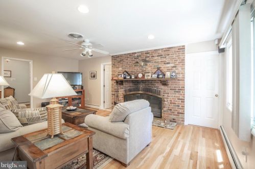 932 Queens Dr, Yardley PA  19067-4528 exterior