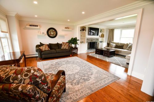 310 Singingwood Dr, Holbrook, NY 11741-2829