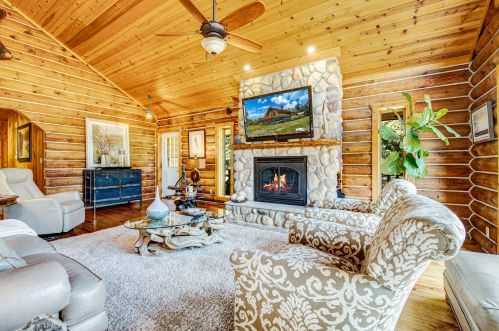 2717 Beaumont Ave, Waterford WI  53185-4933 exterior