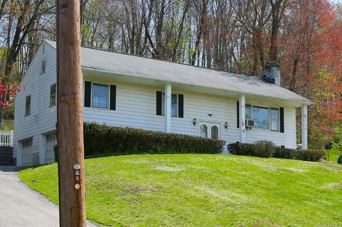 20 Frederick Dr, Poughkeepsie, NY 12603-3708