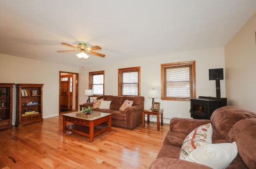 16 10th St, Kingston NH  03848-3717 exterior