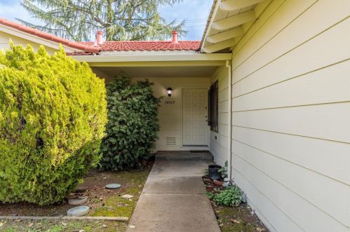 10165 La Gloria Way, Rancho Cordova CA  95670-3163 exterior