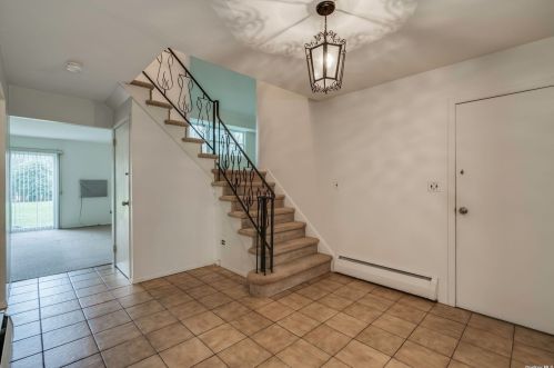 68 Holly Dr, Elwood NY  11731-5226 exterior