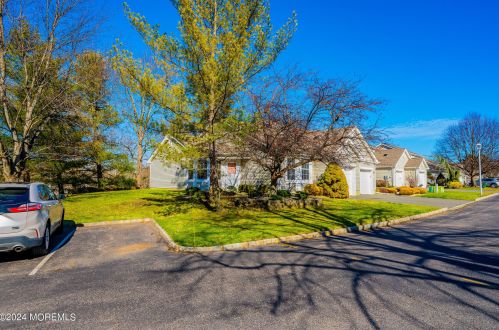 52 Perri Rd, East Freehold NJ  07728-4140 exterior