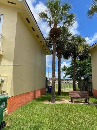 18101 74th Ct, Hialeah, FL 33015-8456