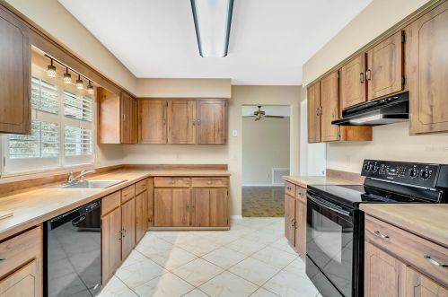976 Papaya Ln, Casselberry, FL 32708-5146