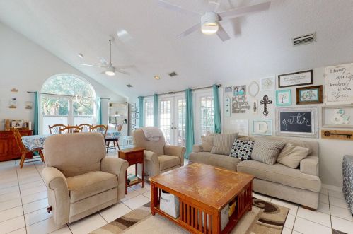 997 Franciscan Ave, Sebastian, FL 32958-6025