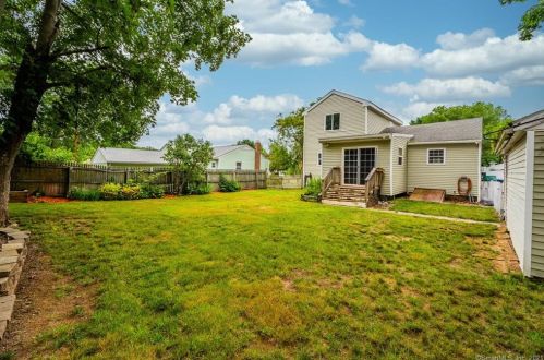 3 Robin St, Waterford CT  06385-2111 exterior