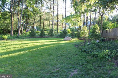 6310 Falling Brook Dr, Springfield VA  22015-4032 exterior