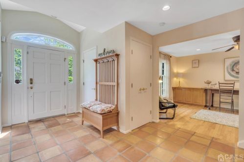 62 Independence Dr, East Brunswick, NJ 08816-3286