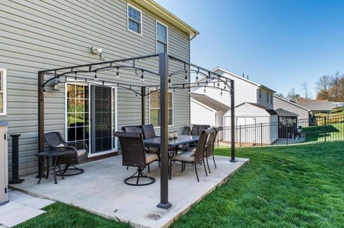 720 Janwood Dr, Latrobe PA  15650-6437 exterior