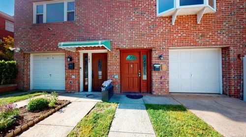 105 Pell Pl, Bronx, NY 10464-1558