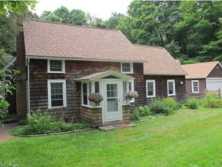 135 Raymond Rd, Colchester, VT 05446-7522