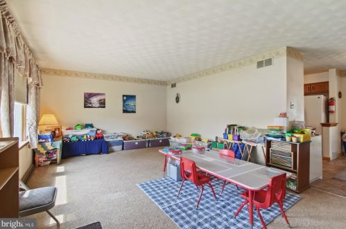 265 4th St, Mount Wolf, PA 17347-6731
