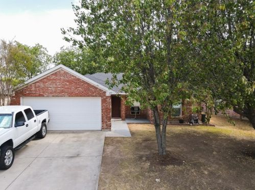 437 Cambridge Dr, Fort Worth, TX 76179-1276