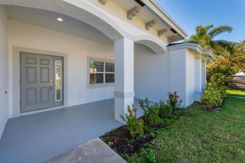 5996 Baynard Dr, Fort Pierce FL  34986-3610 exterior