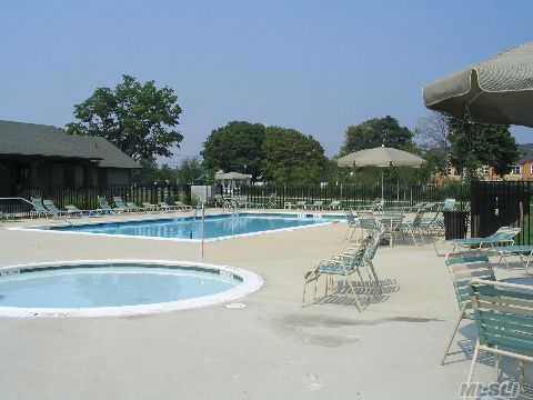 26 Lorien Pl, Huntington Station NY  11747-5369 exterior