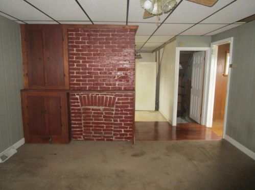 833 Oakland Ave, North Charleroi, PA 15022-1851
