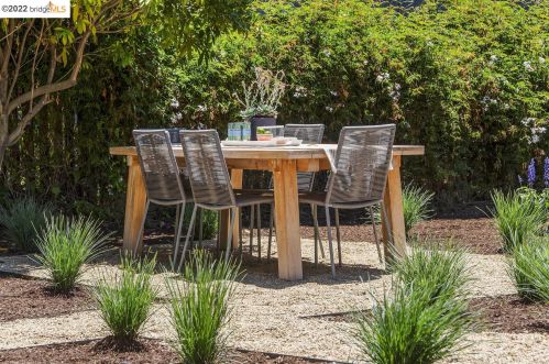 2718 Russell St, Berkeley CA 94705-2333 exterior