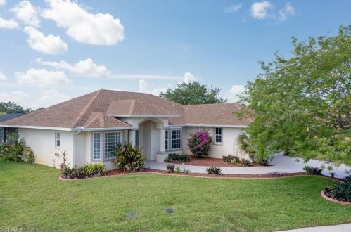 8240 Liriope Loop, Lehigh Acres, FL 33972-7548
