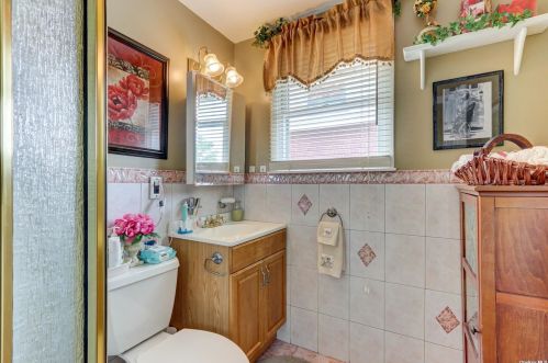 90 Mckee St, Floral Park NY  11001-1618 exterior