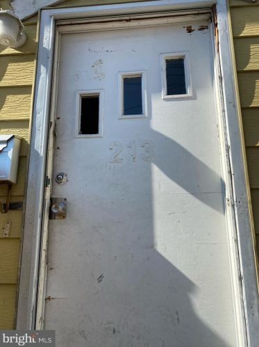 213 Hudson St, Trenton, NJ 08611-1516