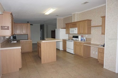 559 Lindsey Dr, Lakeland FL  33809-7238 exterior