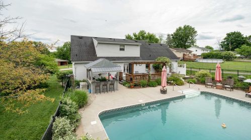 3949 Thomas Dr, Covington KY  41018-2916 exterior