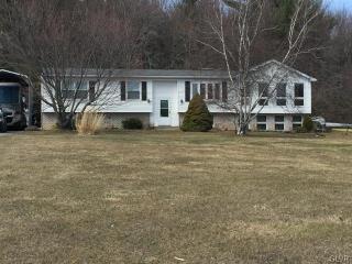 1815 Stagecoach Rd, Palmerton, PA 18071-6265