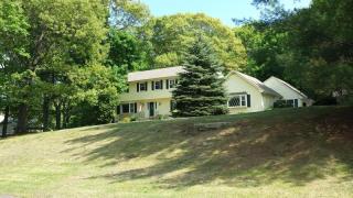 62 Teeter Rock Rd, Bridgeport, CT 06611-5022
