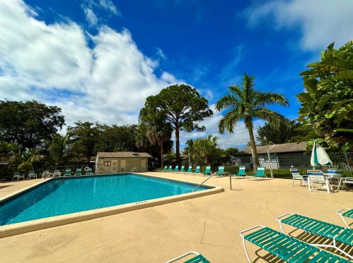 6 Seneca Ct, West Palm Beach, FL 33411-8251