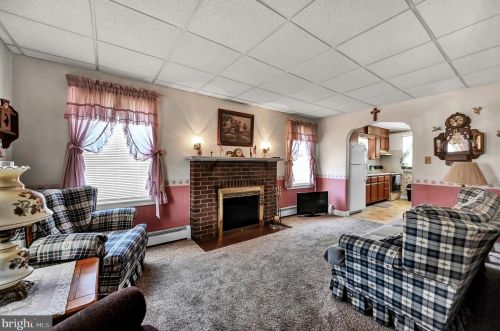 121 Charles Ave, Hanover PA 17331-3337 exterior