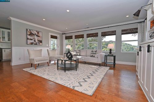 122 El Toyonal, Orinda CA  94563-2133 exterior