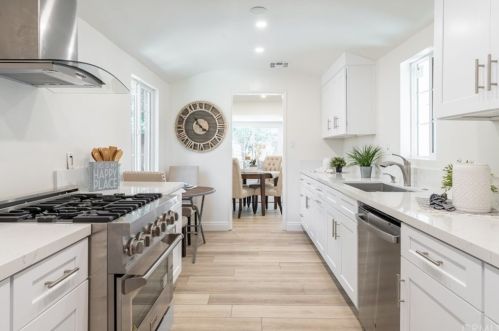 6930 Colbath Ave, Van Nuys CA  91405-4103 exterior