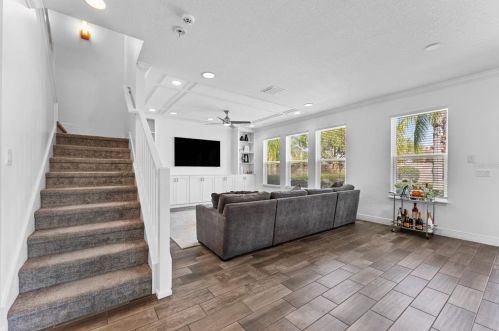 1669 Feather Grass Loop, Lutz FL  33558-2802 exterior