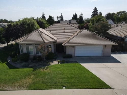 8070 Robert St, Hilmar, CA 95324-9455