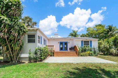 16 Swinton Cir, Delray Beach FL  33444-4256 exterior