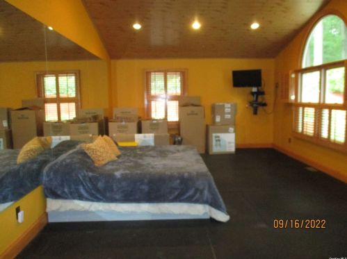 568 Bread And Cheese Hollow Rd, Northport NY  11768-2326 exterior