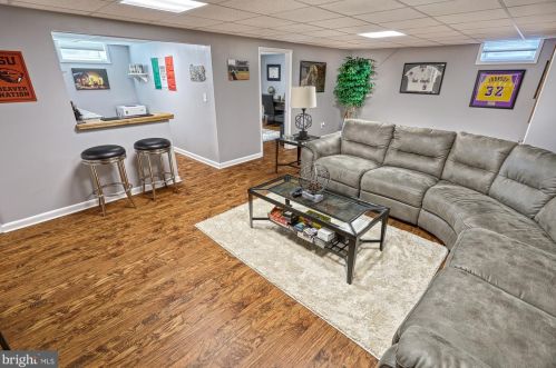 48 Valley Rd, Hummelstown PA  17036-9723 exterior