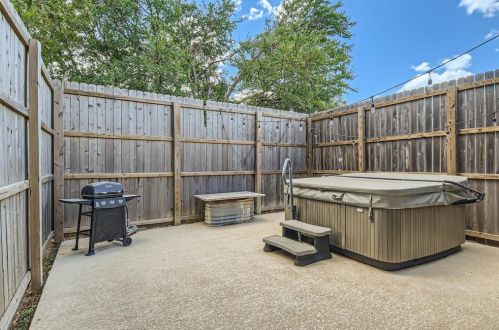 601 Chaparral Rd, Georgetown TX  78628-6822 exterior