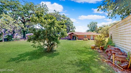 3005 Dogwood St, Beaufort SC  29906-6829 exterior