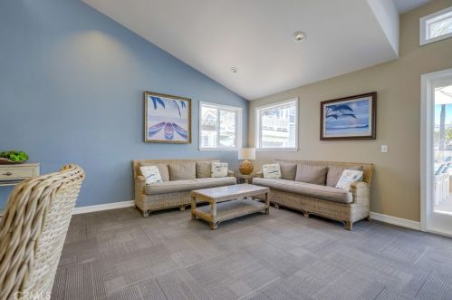 24 Bolivar St, Newport Beach CA  92663-4420 exterior
