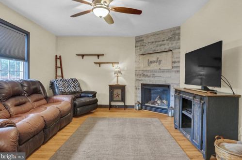 324 Cactus Rd, Blandon, PA 19510-9600