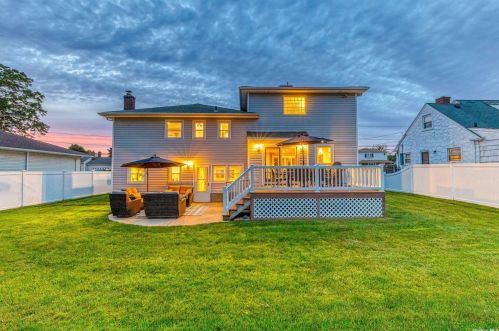 3608 Tonopah St, Seaford, NY 11783-3006