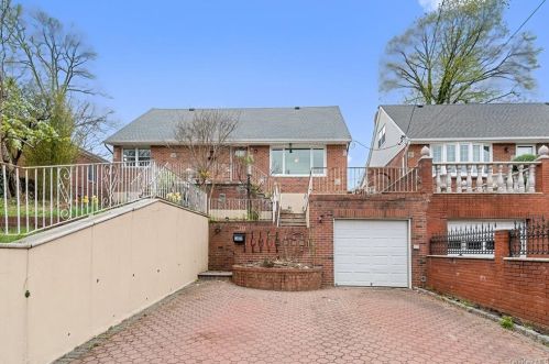 2433 Wilson Ave, Bronx, NY 10469-5715