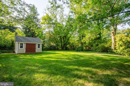 527 Tennis Ave, Prospectville PA 19002-6016 exterior