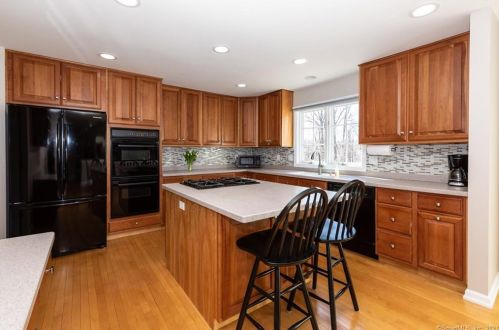 34 Mudry Farm Rd, Brookfield Center CT  06804-3542 exterior