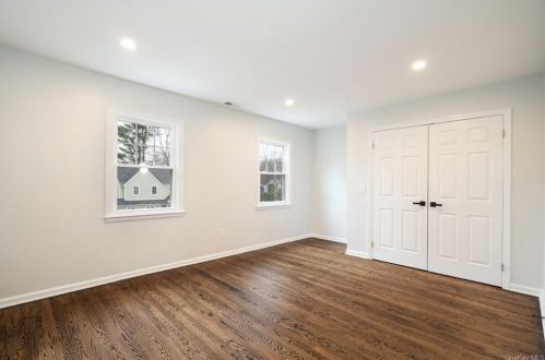 15 Thelma Pl, White Plains NY  10605-3808 exterior