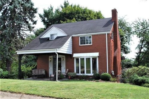 8 Solar Dr, Ambridge, PA 15003-1325