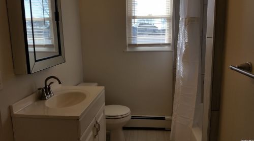 4 Oxford Ln, Bethpage NY  11714-1011 exterior